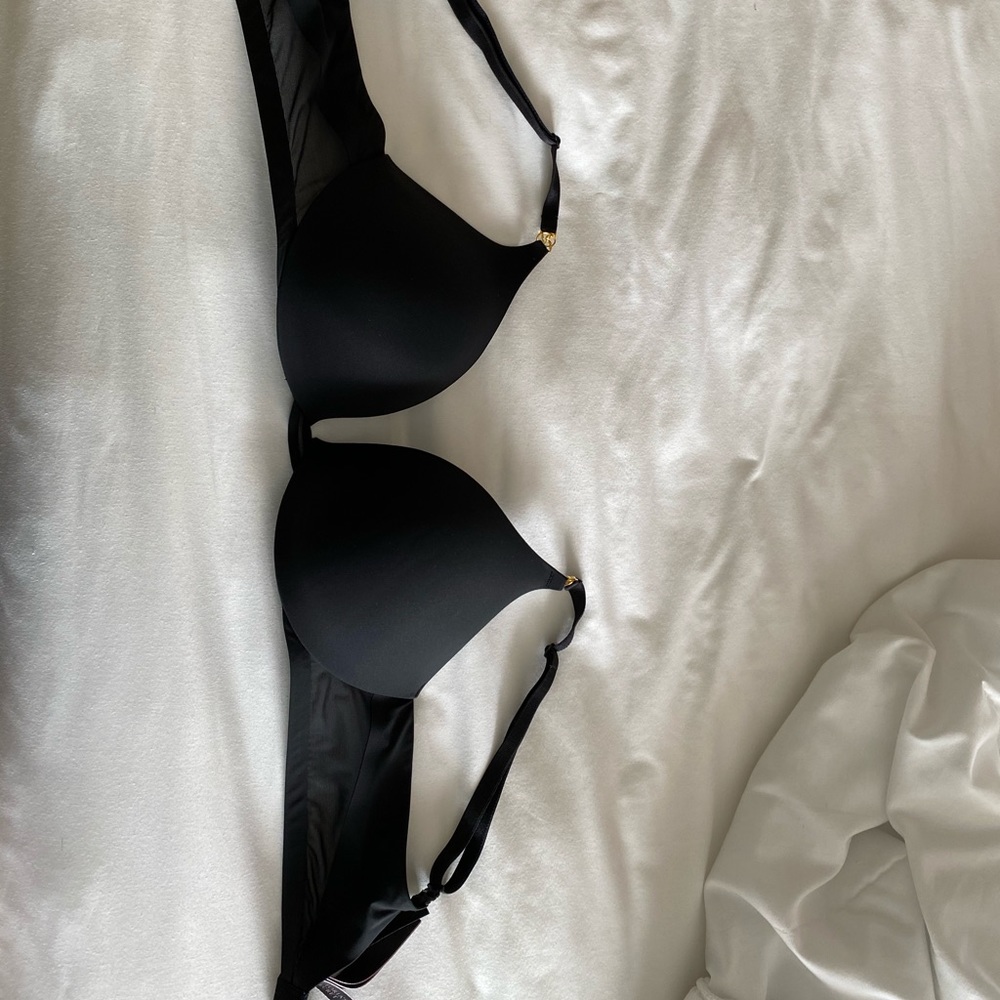 SOLD ON CURTSY Victoria secret bra